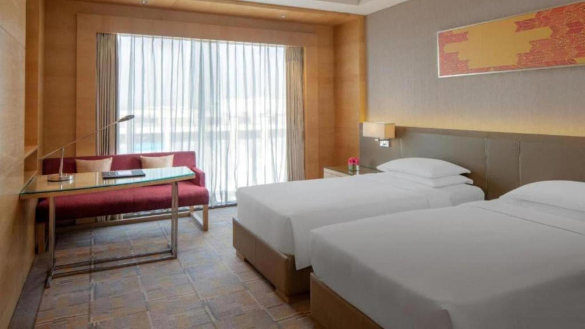 Hotel Seven Near Delhi Airport 4*
