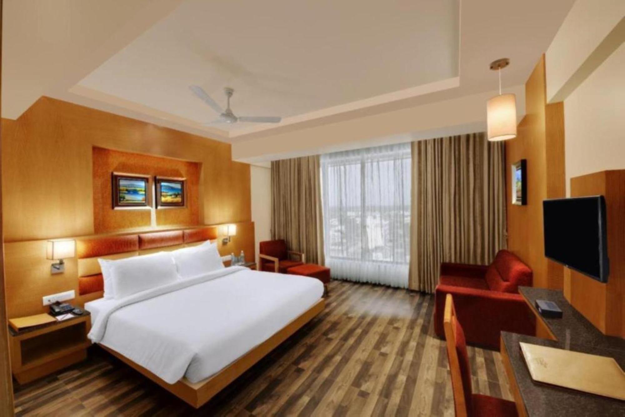 Hotel Seven Near Delhi Airport 4*